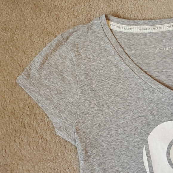 Victoria's Secret heathered grey size Large tee - Picture 8 of 8